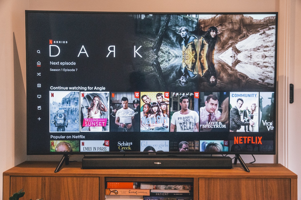 What TV Shows Are Good to Stream on the Weekend?